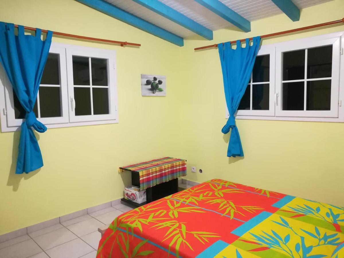 Calme Villa Sainte-Rose Exterior photo